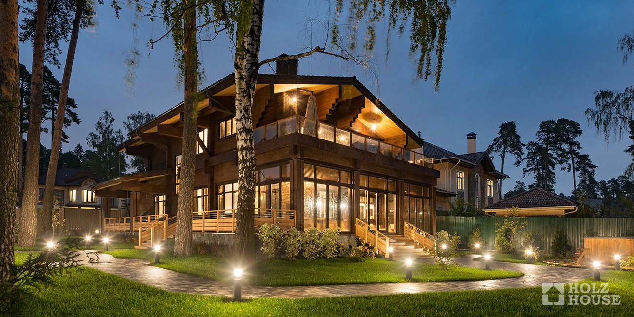 Подсветка фасада загородного дома