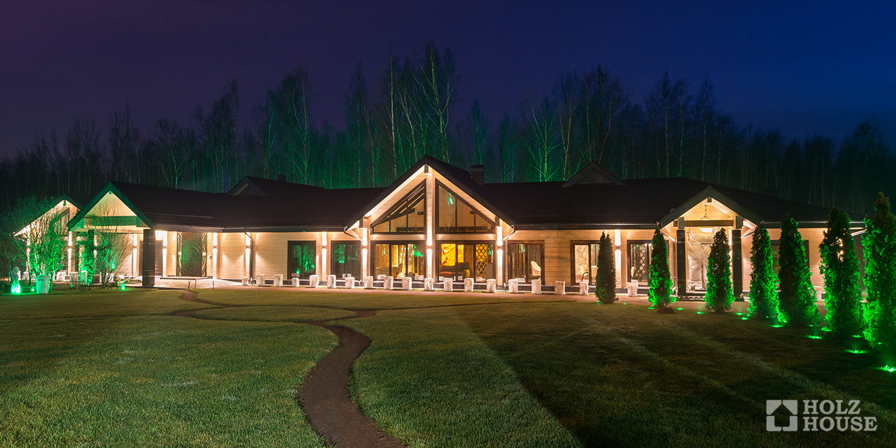 Подсветка фасада загородного дома