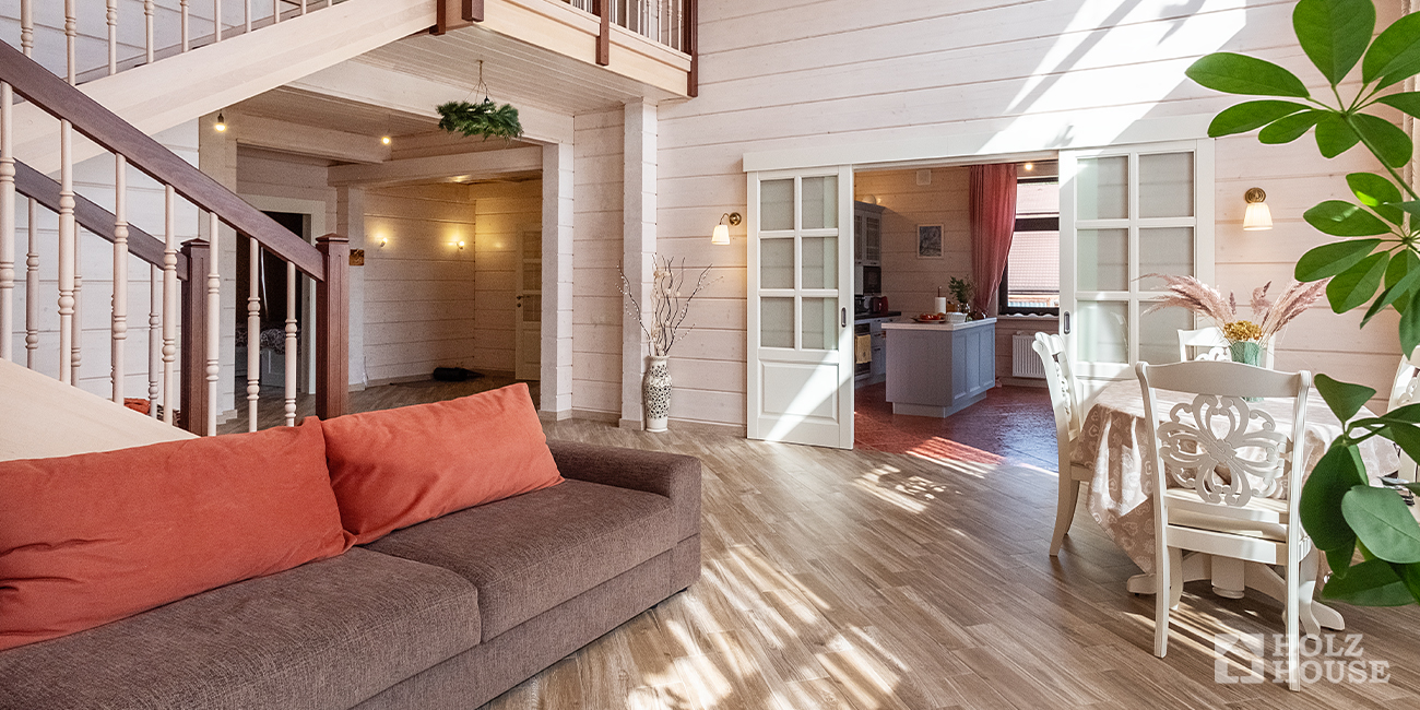 Межкомнатные двери в доме из клееного бруса