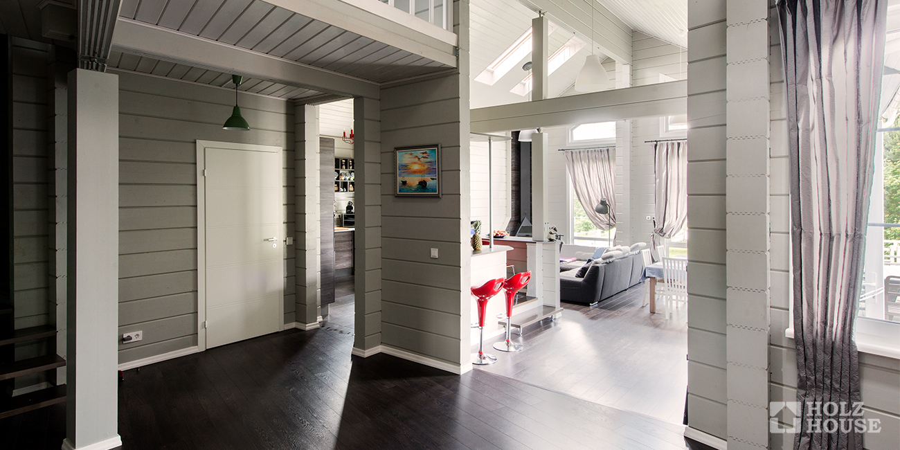 Межкомнатные двери в доме из клееного бруса