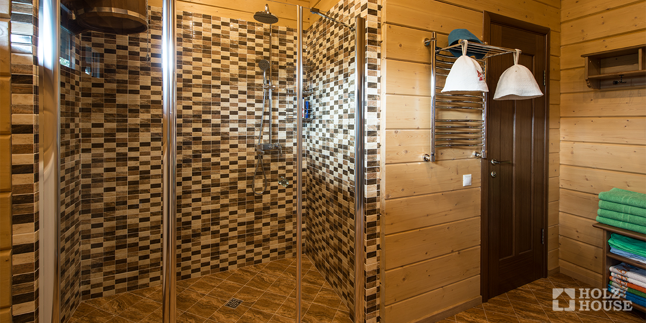 Душевая кабина в доме из клееного бруса