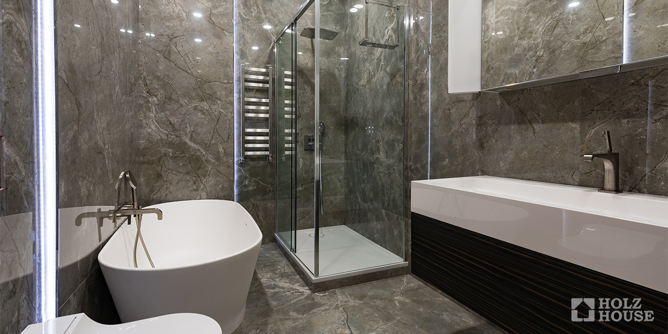 Душевая кабина в доме из клееного бруса