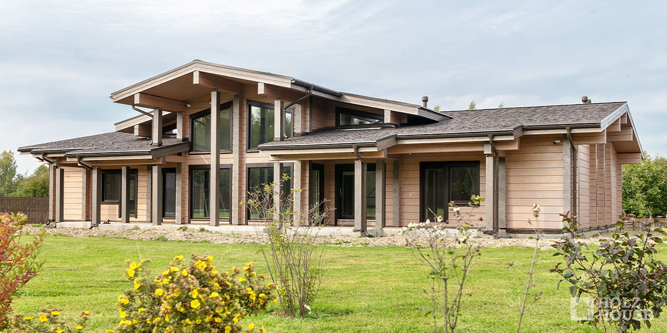 Что лучше – клееный брус или оцилиндрованное бревно