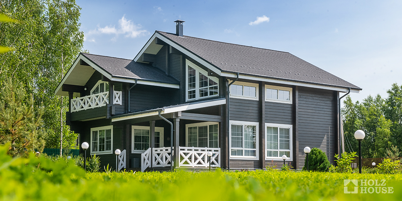 Покраска дома из клееного бруса