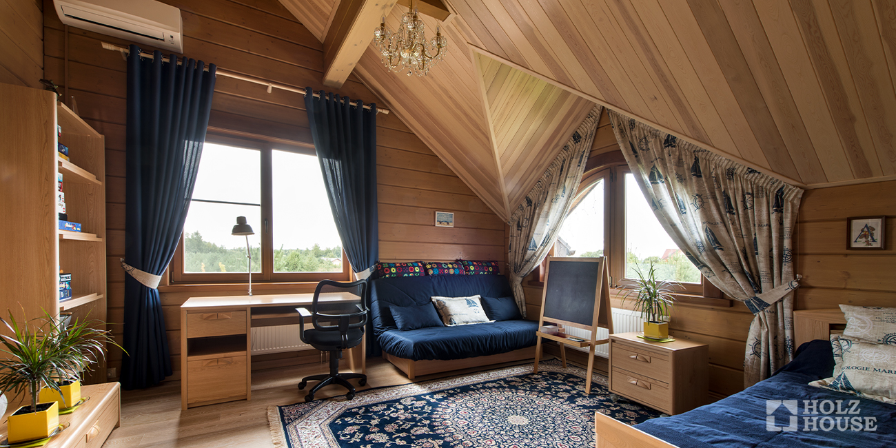 Потолок в доме из клееного бруса