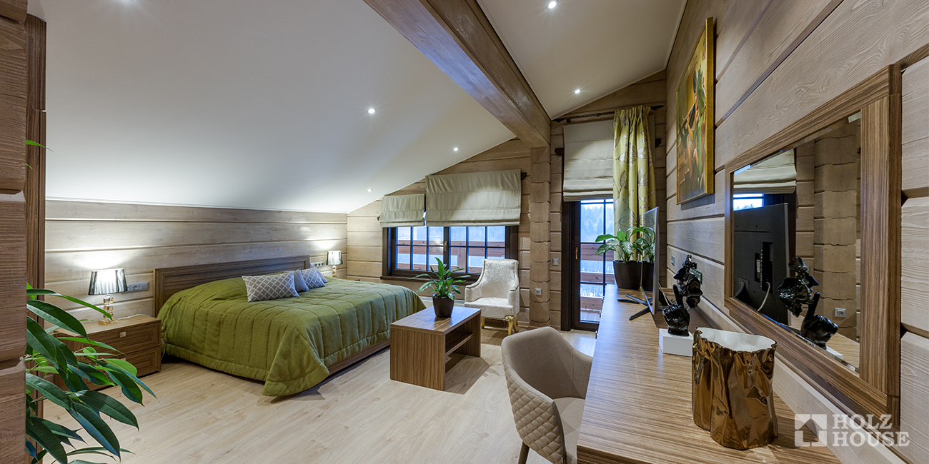 Потолок в доме из клееного бруса