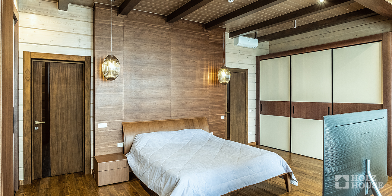 Межкомнатные двери в доме из клееного бруса