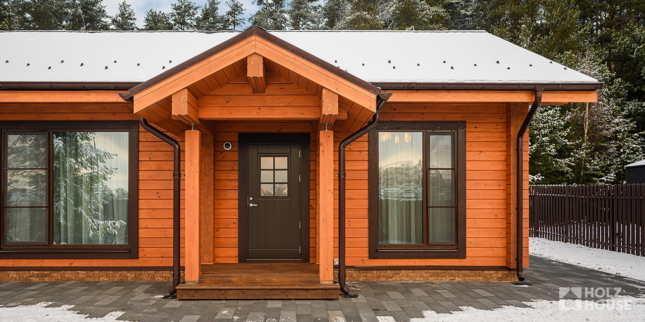 Входная дверь в доме из бруса: создаем эффектный экстерьер и первое впечатление