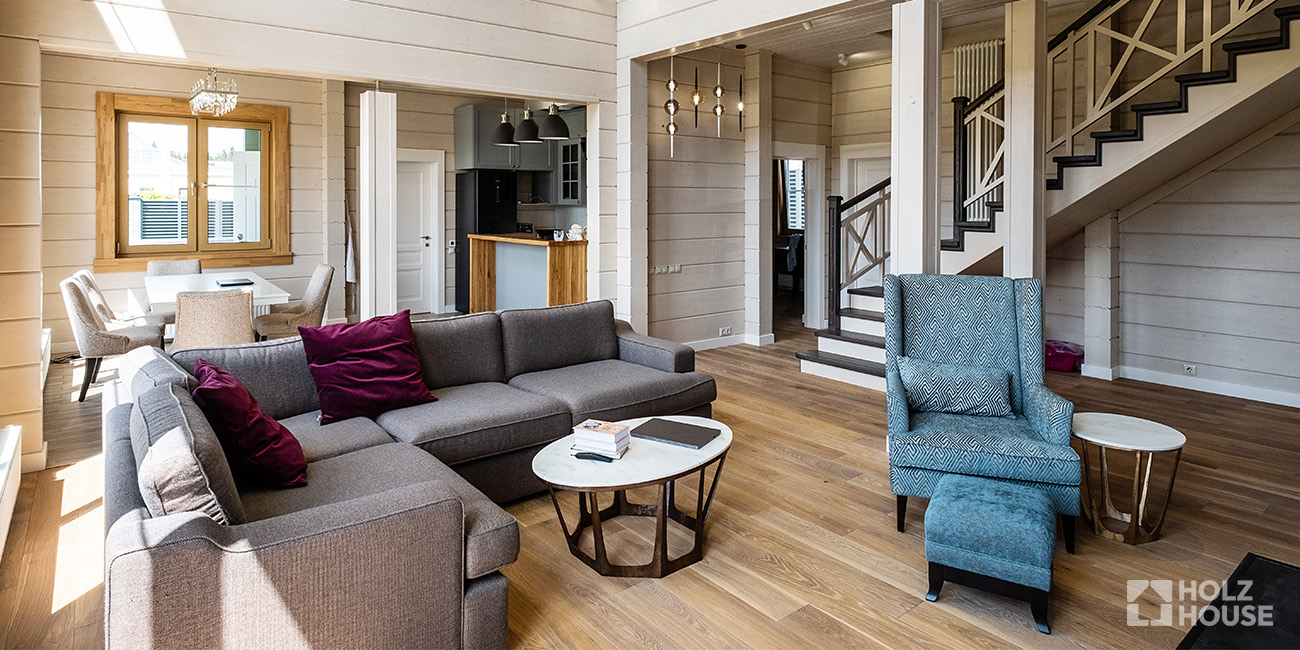 Светлый интерьер в деревянном доме: как создать воздушное пространство, сохранив тепло натурального дерева