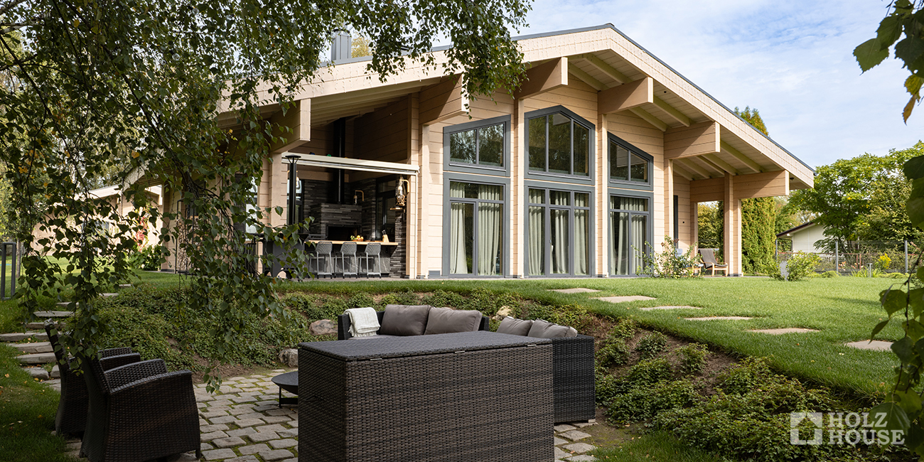 Патио в загородном доме