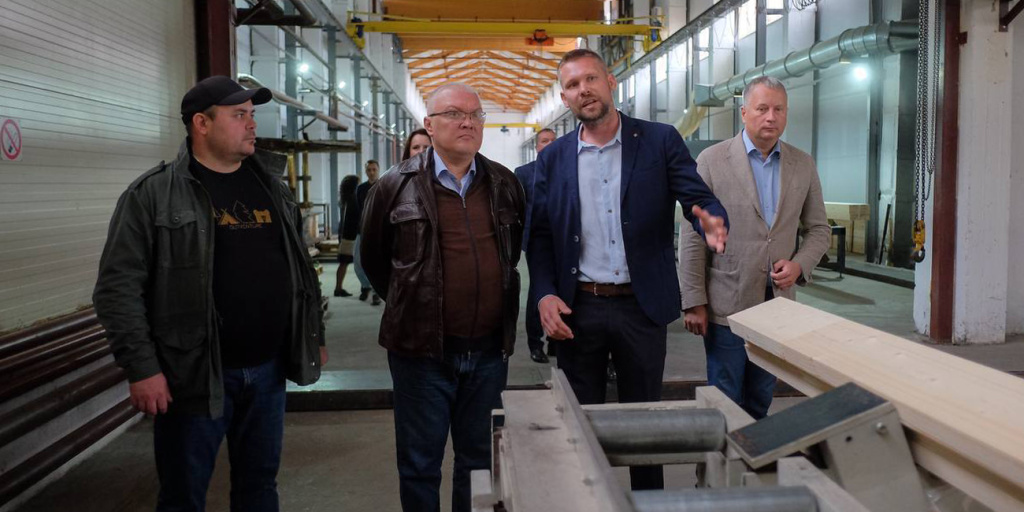 Губернатор Соколов посетил производство Holz House