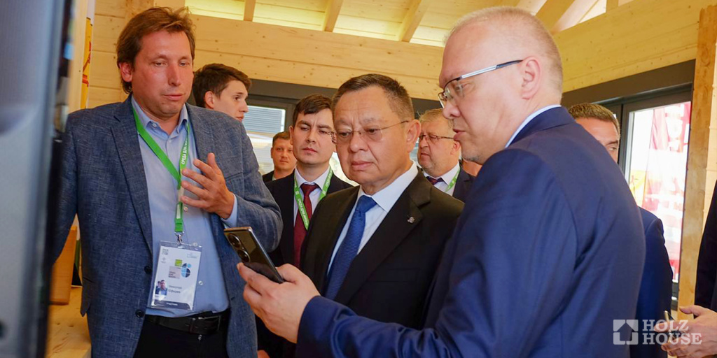  Михаил Мишустин высоко оценил проект компании «Хольц Хаус» по строительству школ из клеёного бруса