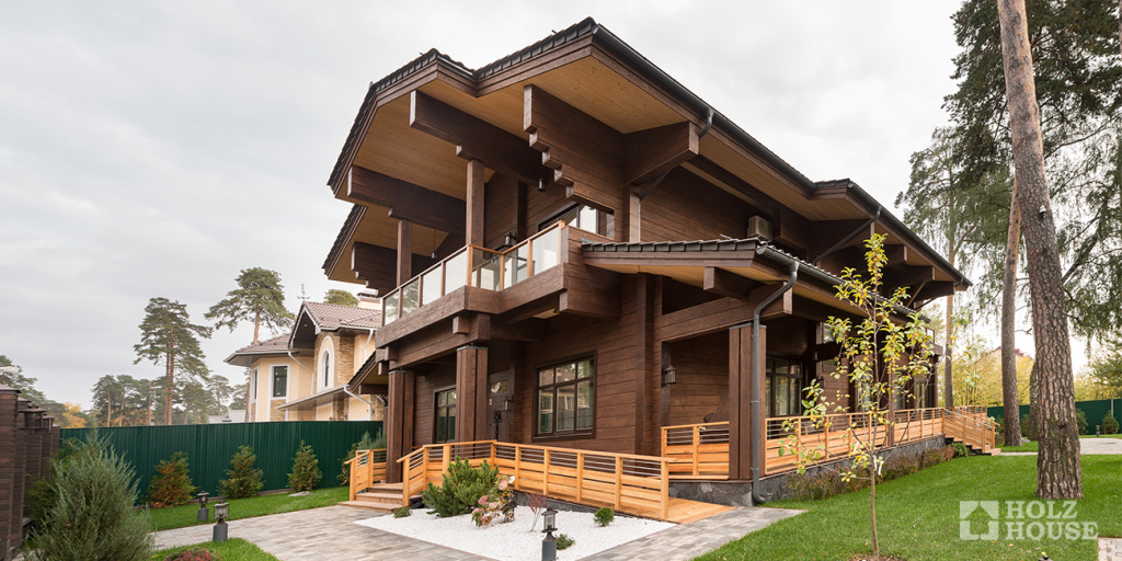  Продаётся коттедж с гаражем 577 м.кв. на участке в Московской области