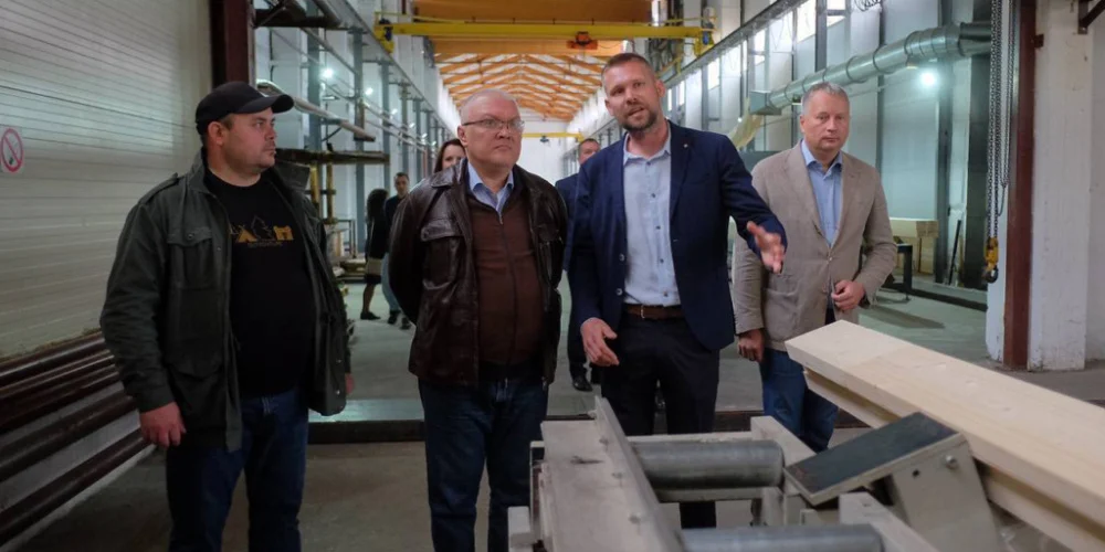 Губернатор Соколов посетил производство Holz House