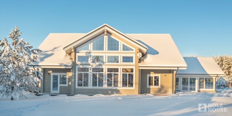 Двухэтажный коттедж с разноуровневой кровлей по проекту Хельсинки - фото 3 на сайте Holz House