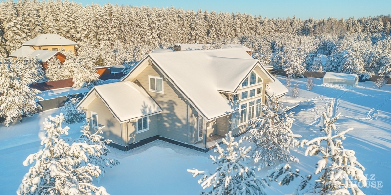 Двухэтажный коттедж с разноуровневой кровлей по проекту Хельсинки - фото 5 на сайте Holz House