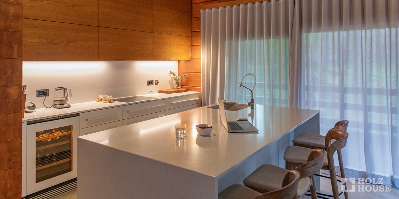 Одноэтажный дом из клееного бруса в стиле шале с террасой по проекту Лугано - фото 13 на сайте Holz House