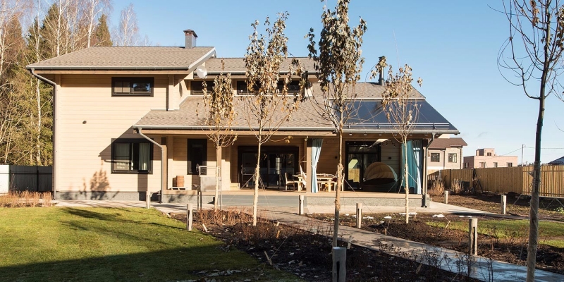 Светлый двухэтажный дом из клееного бруса по проекту Монтелимар- фото 4 на сайте Holz House