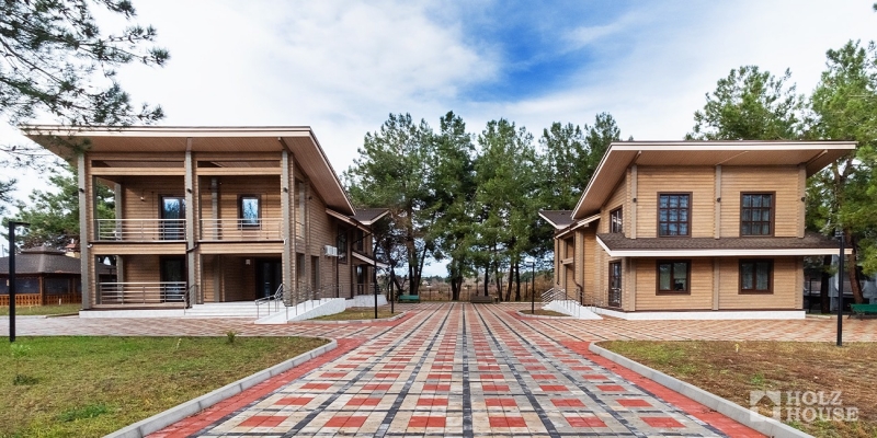 Двухэтажная усадьба из клееного бруса по проекту Пицунда - фото 3 на сайте Holz House