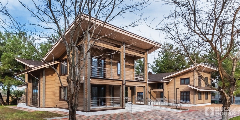 Двухэтажная усадьба из клееного бруса по проекту Пицунда - фото 2 на сайте Holz House