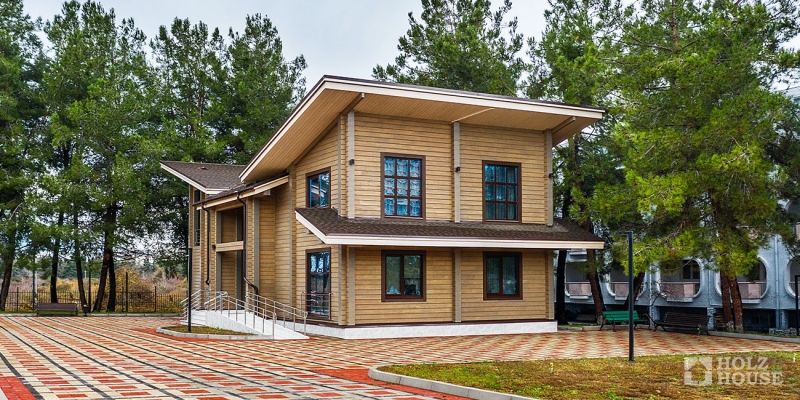 Двухэтажная усадьба из клееного бруса по проекту Пицунда - фото 7 на сайте Holz House