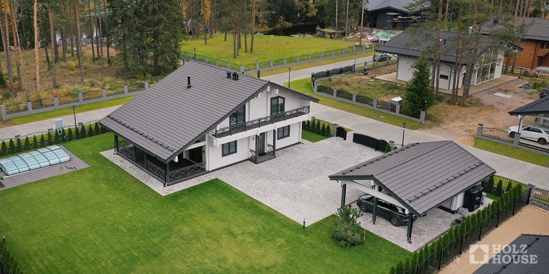 Двухэтажный дом в стиле шале с террасой и балконом по проекту Ривертон - фото 10 на сайте Holz House