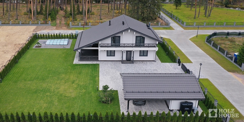 Двухэтажный дом в стиле шале с террасой и балконом по проекту Ривертон - фото 11 на сайте Holz House