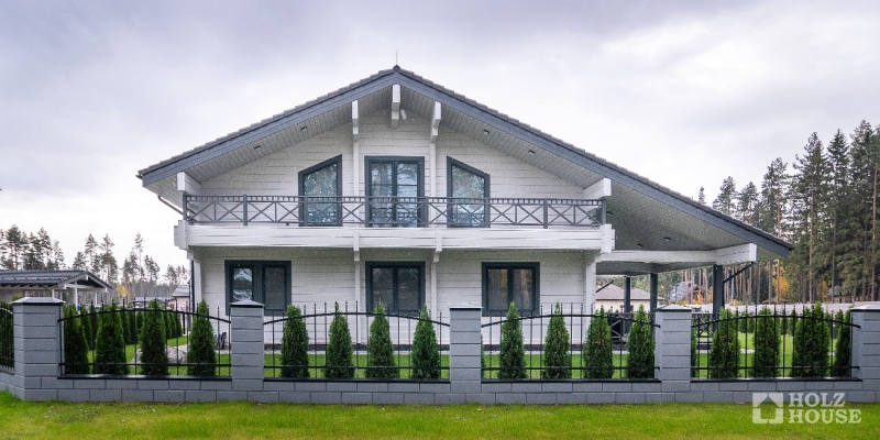 Двухэтажный дом в стиле шале с террасой и балконом по проекту Ривертон - фото 13 на сайте Holz House