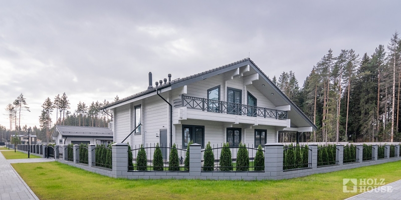 Двухэтажный дом в стиле шале с террасой и балконом по проекту Ривертон - фото 18 на сайте Holz House