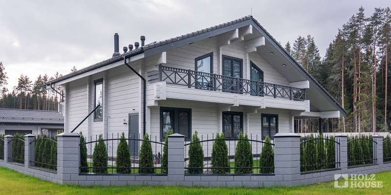 Двухэтажный дом в стиле шале с террасой и балконом по проекту Ривертон - фото 20 на сайте Holz House