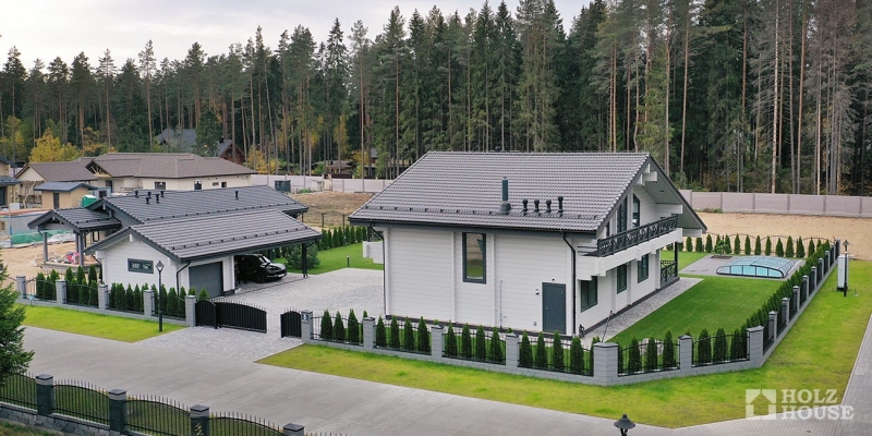 Двухэтажный дом в стиле шале с террасой и балконом по проекту Ривертон - фото 22 на сайте Holz House