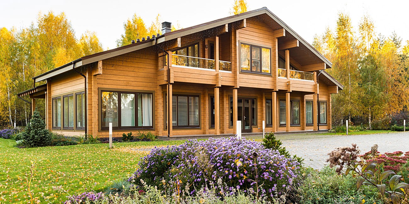 Двухэтажный дом в альпийском стиле с террасой и балконом по проекту Австрия v2 - фото 4 на сайте Holz House