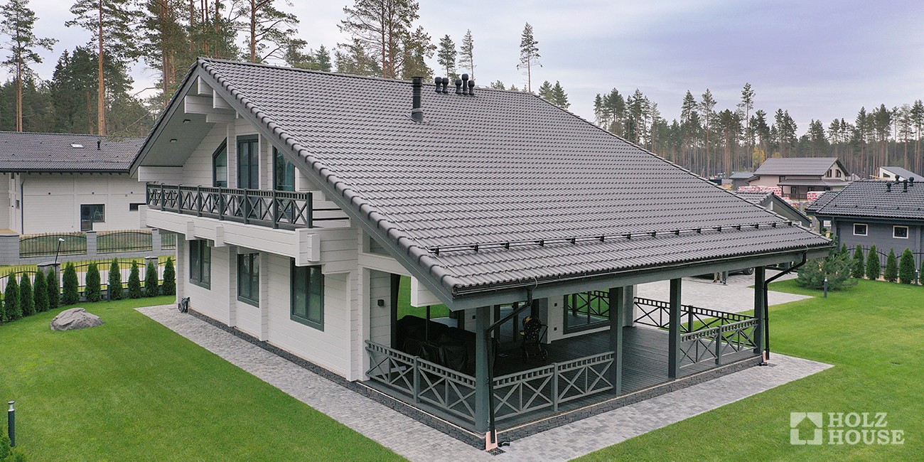 Двухэтажный дом в стиле шале с террасой и балконом по проекту Ривертон - фото 15 на сайте Holz House