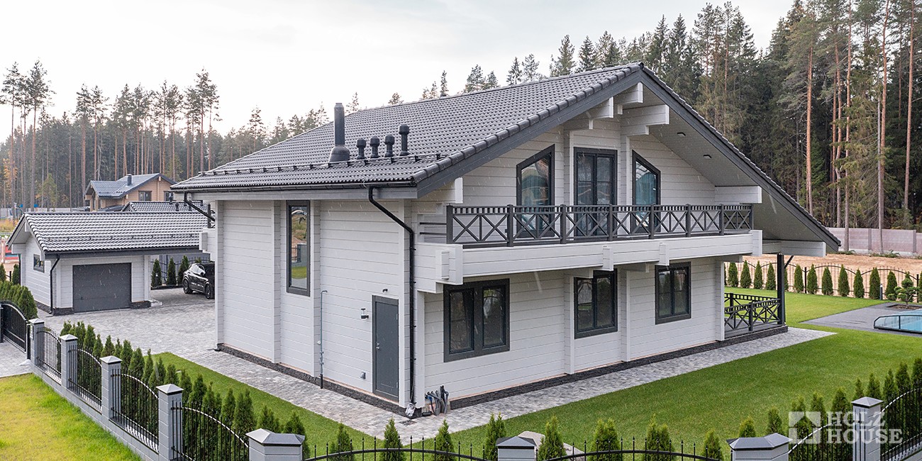Двухэтажный дом в стиле шале с террасой и балконом по проекту Ривертон - фото 19 на сайте Holz House
